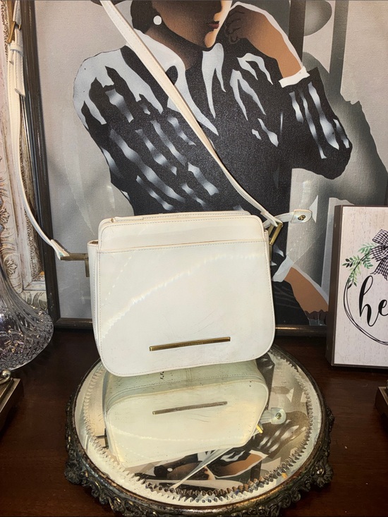 Liz Claiborne Handbags - Genuine Liz Claiborne Classic White Crossbody Bag with Gold Accent